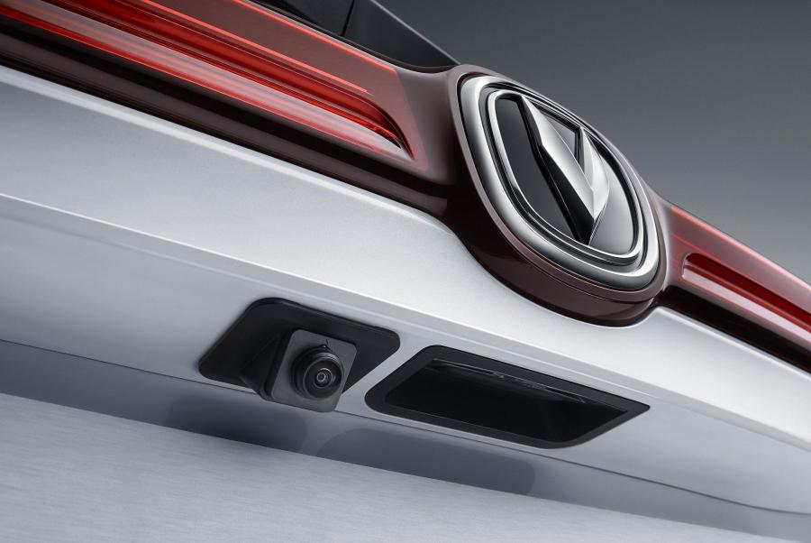 Детали экстерьера Changan CS75 PHEV 2018 года  (фото 10 из 17)